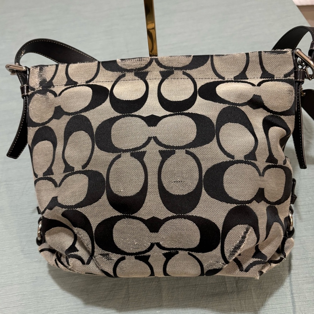 Coach F15067 Black and Gray Shoulder Bag Very Clean Inside - Picture 7 of 16